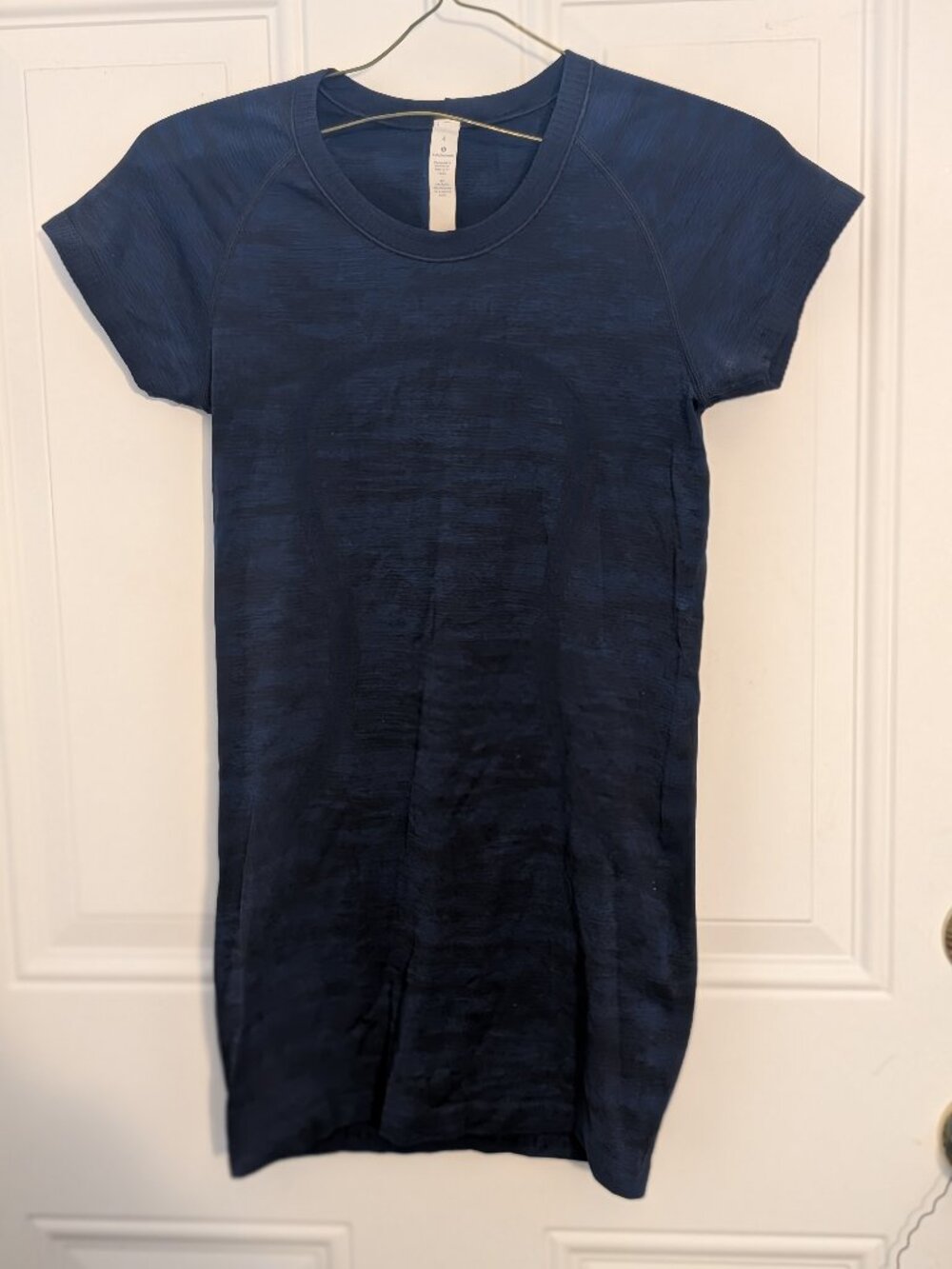 Lululemon swiftly tech tee size 4